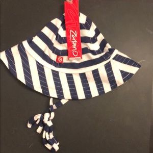 Zutano primary stripe sun hat. Navy/white. NWT